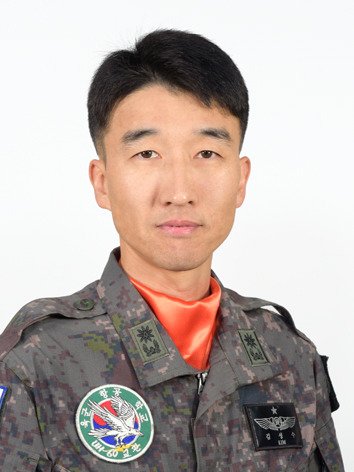 임관 후 20년째 소외계층에 교육 봉사를 하고 있는 육군 김성수 소령. (사진=육군)