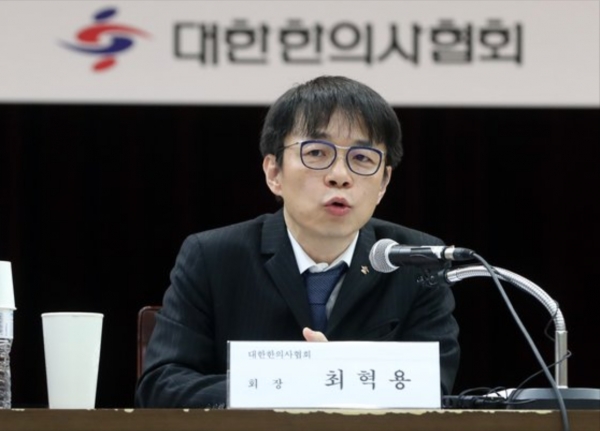 “한의사도 의무·권리 있다”고 주장하는 최혁용 대한한의사협회장.
